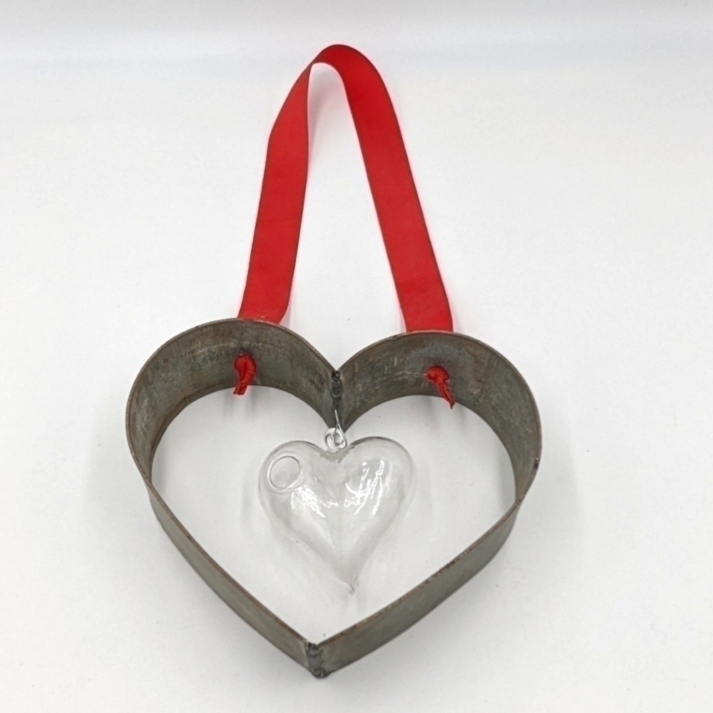 Handmade Metal Heart Flower Holder Vase Wall Decor